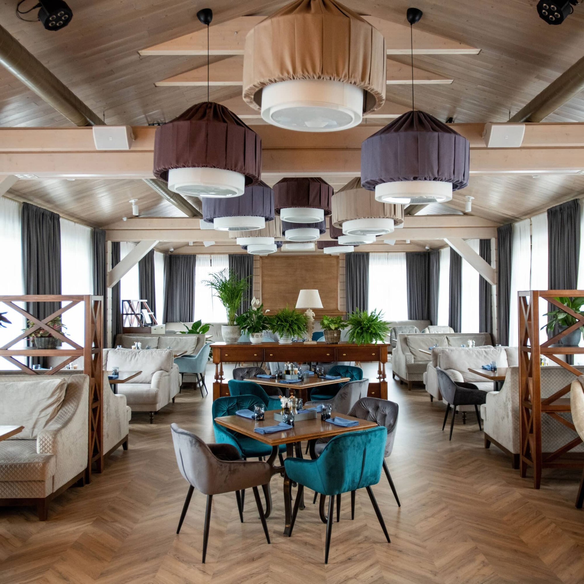 trendy-restaurant-1080x1080-1-scaled